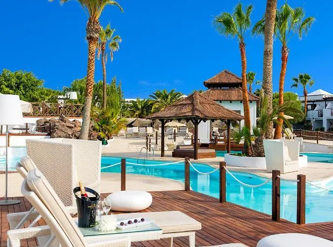 Boutique H10 White - Adults Only