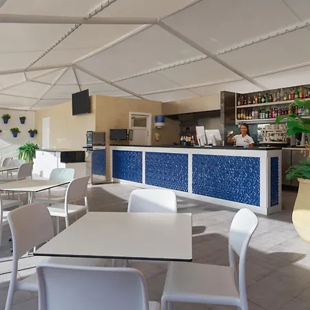 Boutique H10 White - Adults Only