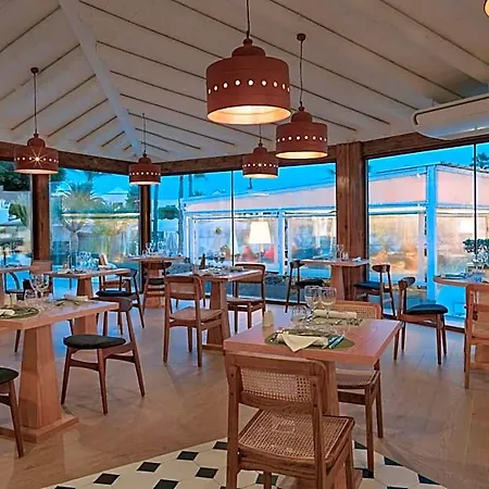 Boutique H10 White - Adults Only Hotel