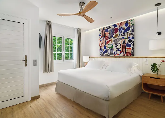 Boutique H10 White - Adults Only Hotell 4*