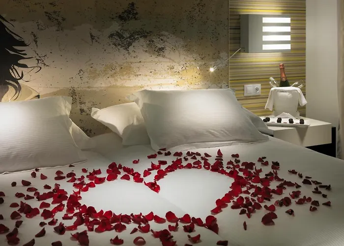 أتش10 وايت سويتس البوتيكي - للبالغين فقط