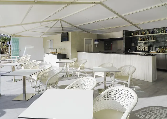 أتش10 وايت سويتس البوتيكي - للبالغين فقط